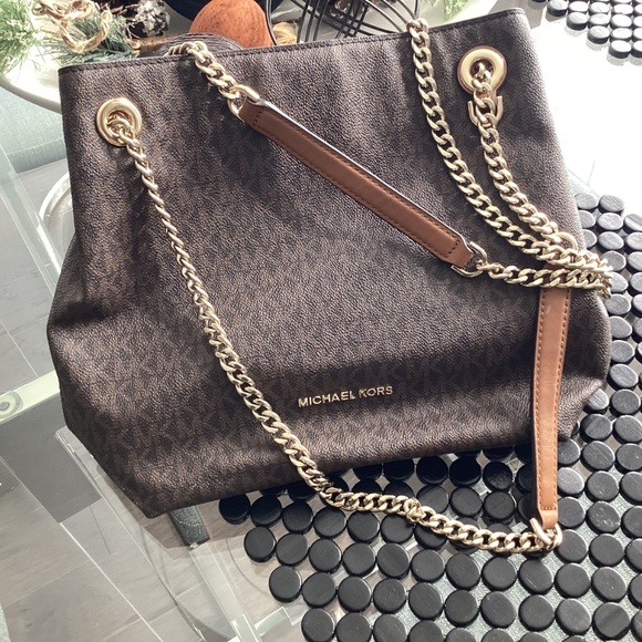 Micheal kors signature bag - Picture 3 of 4